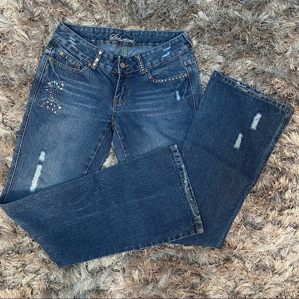 Seductions vintage woman blue denim flare legs distressed jeans. Size 7. Used